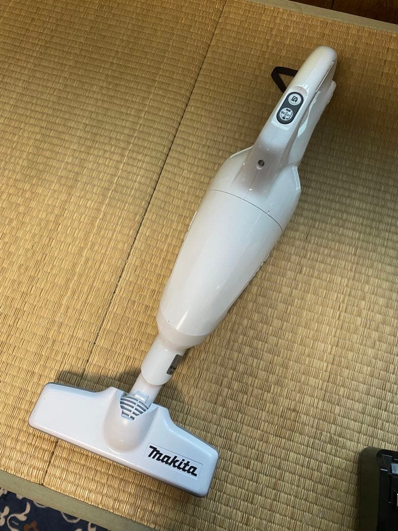 Makita 10.8V充電式クリーナCL108FD純正バッテリー、充電器付中古