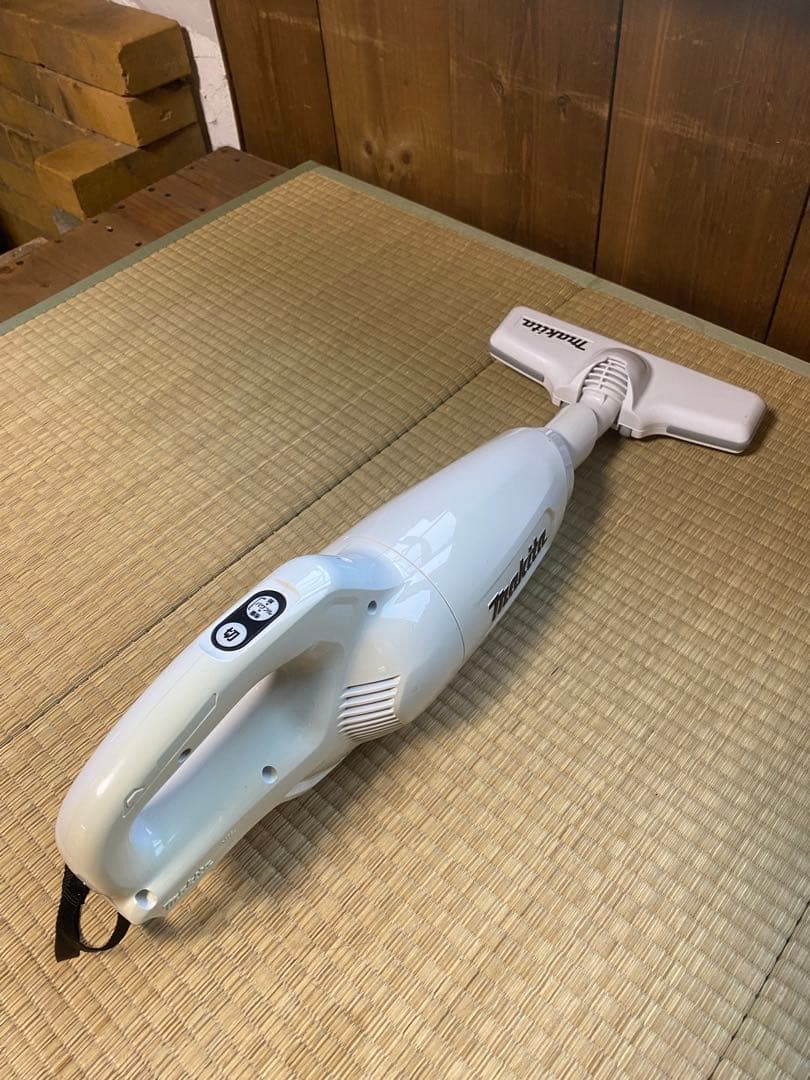 Makita 10.8V充電式クリーナCL108FD純正バッテリー、充電器付中古