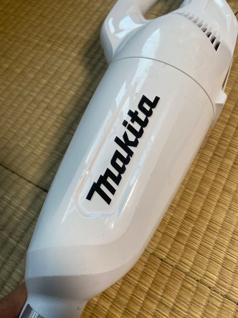 Makita 10.8V充電式クリーナCL108FD純正バッテリー、充電器付中古