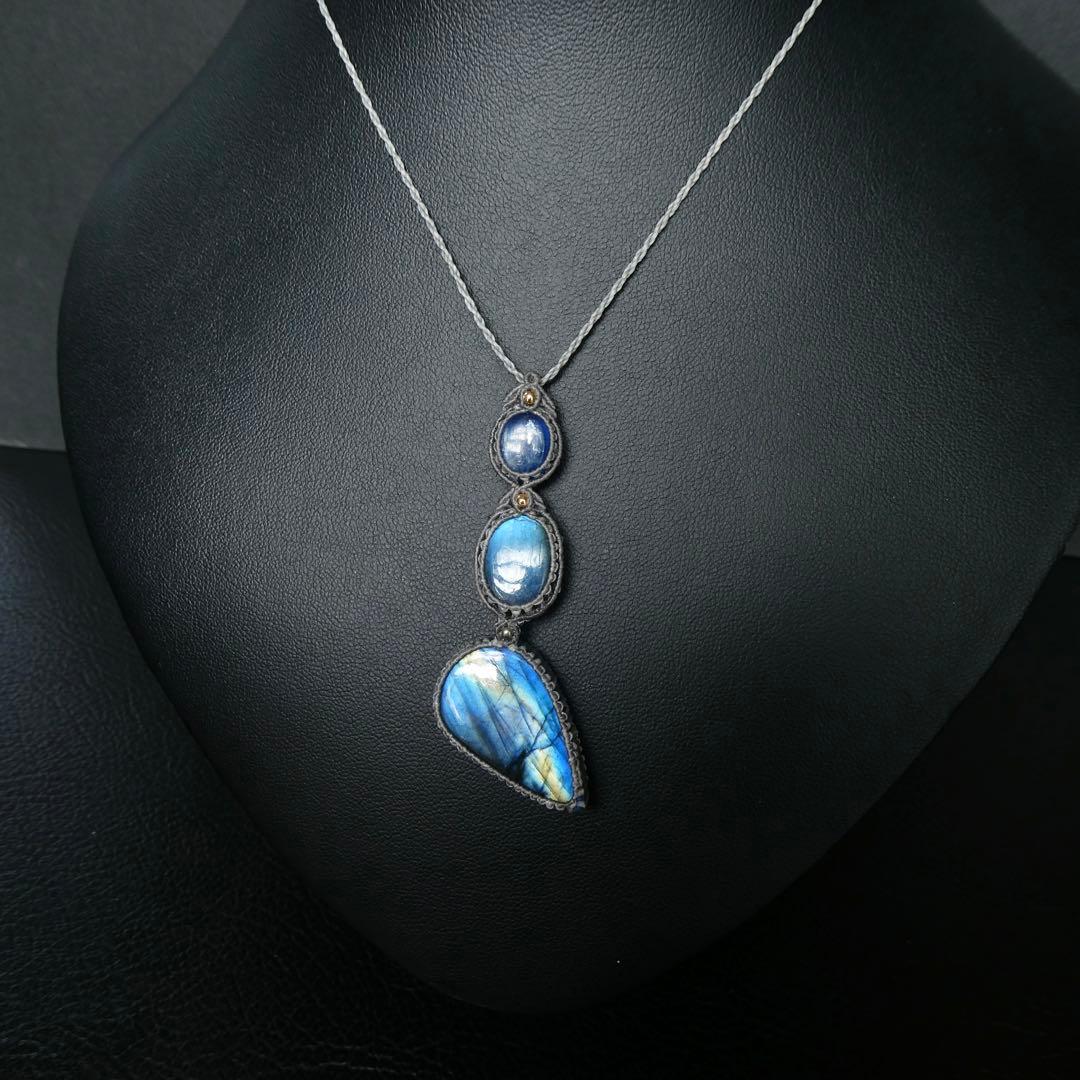 2種類のラブラドライトとカイヤナイトのマクラメネックレス