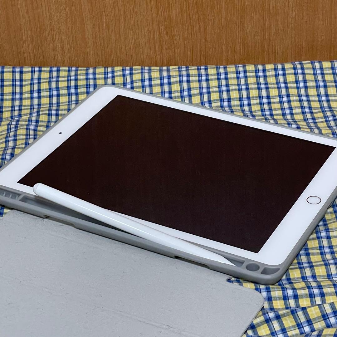 iPad 第5世代 128GB シルバー ケースとタッチペンセット【動作良好】