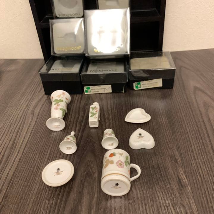 ウェッジウッド ミニチュアセット　ワイルドストロベリー
