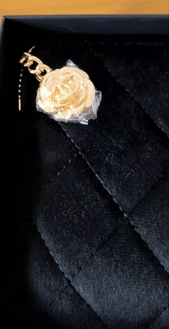 CHANEL 黒ファブリックポーチ ロゴチャーム付き　ノベルティ