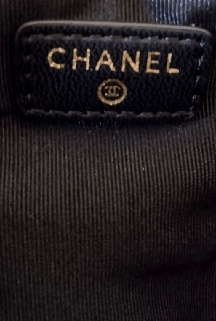 CHANEL 黒ファブリックポーチ ロゴチャーム付き　ノベルティ