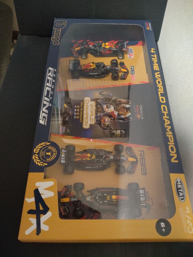 フェルスタッペン 4年連続チャンピオン記念 4台セット