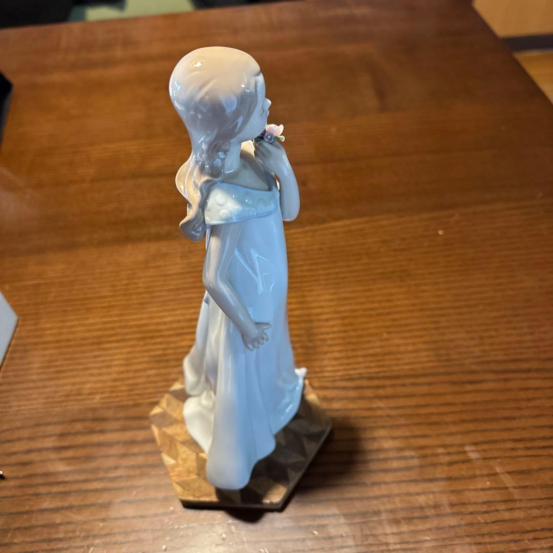【限定品Lladro リヤドロ】『少女と花』