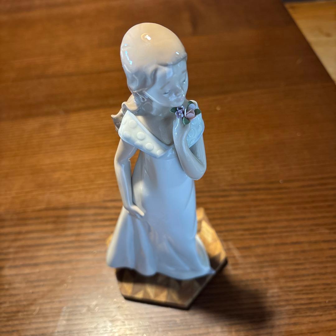 【限定品Lladro リヤドロ】『少女と花』