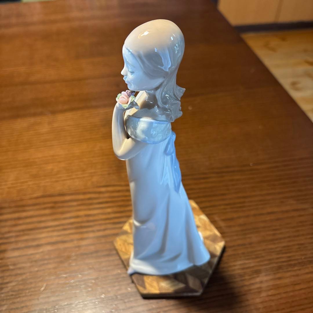 【限定品Lladro リヤドロ】『少女と花』