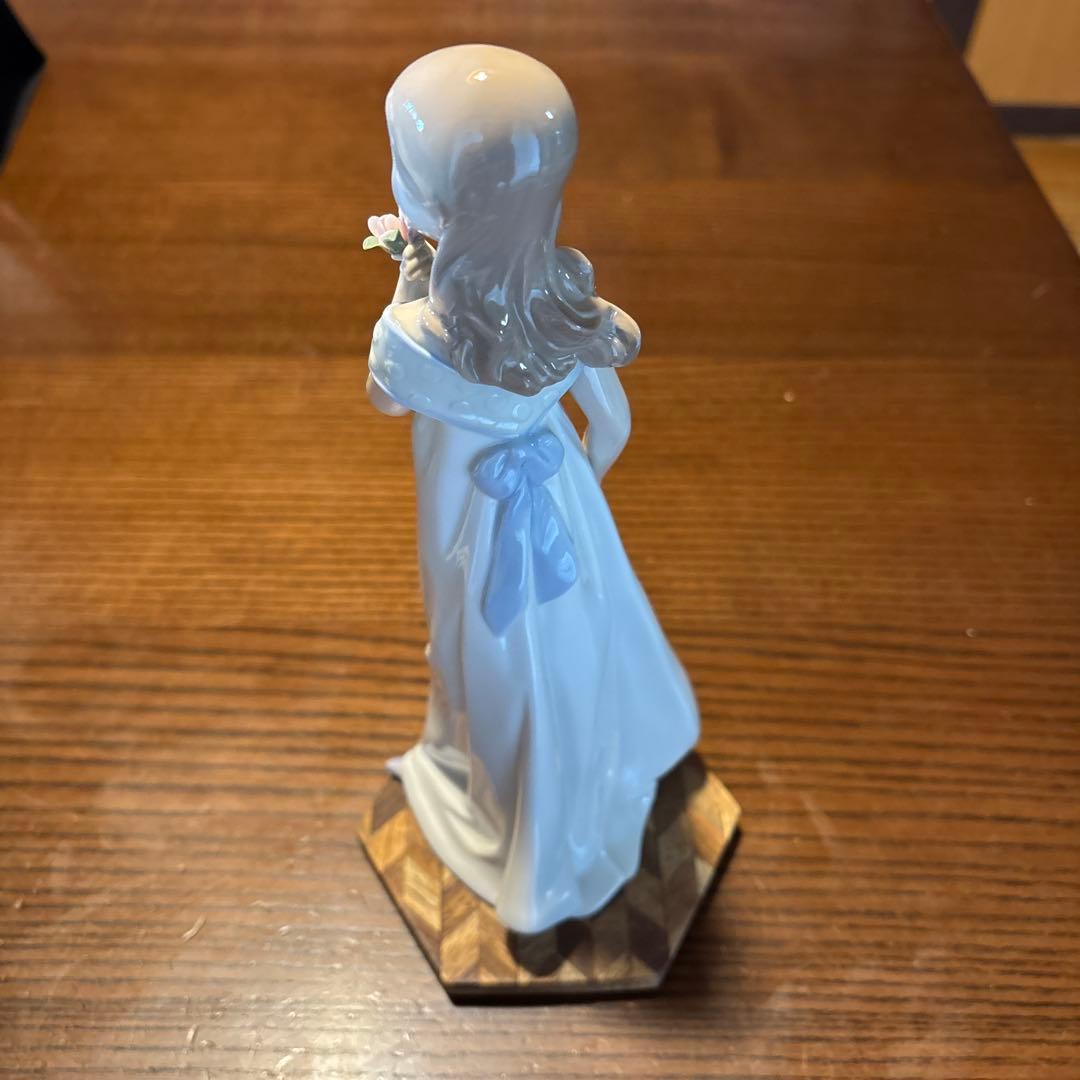 【限定品Lladro リヤドロ】『少女と花』