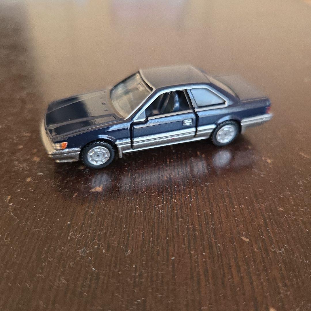 トミカ プレミアム 日産 レパード