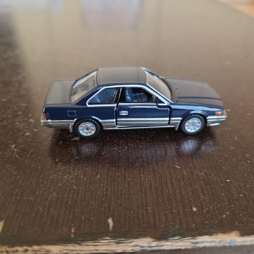 トミカ プレミアム 日産 レパード