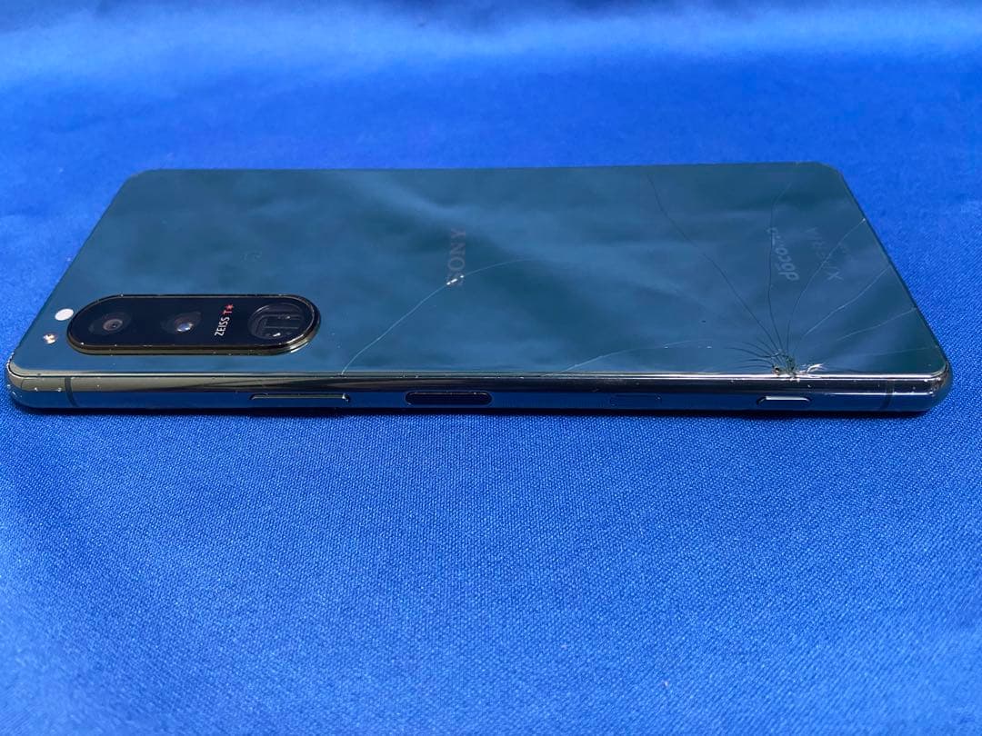 【液晶美品/初期化済】Xperia 5 III SO-53B （背面割れ）