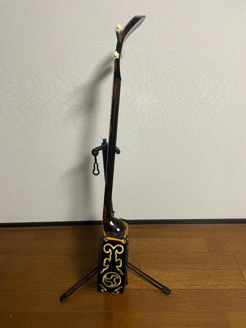 沖縄　三線（さんしん）～黒木の棹・本皮一枚張り