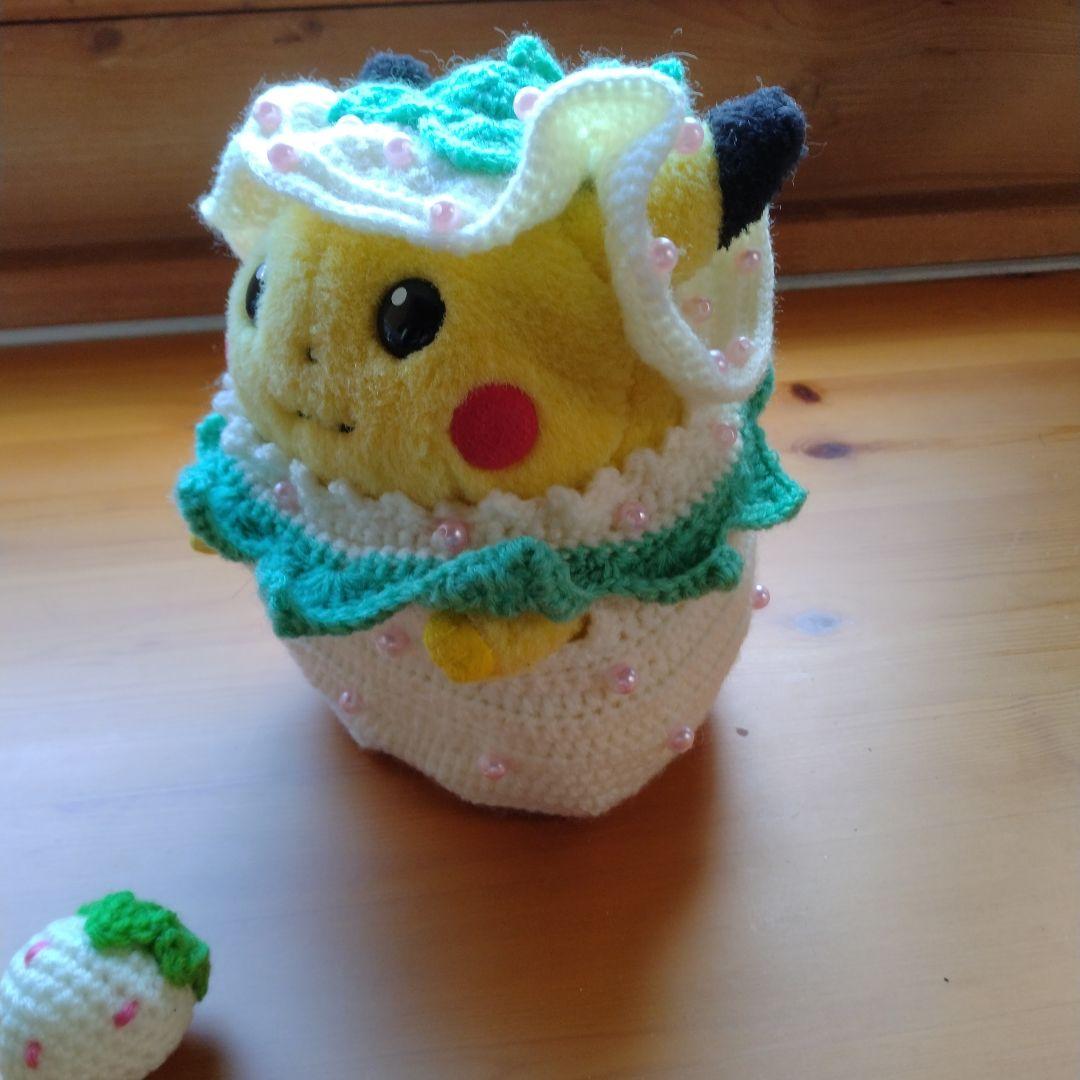 ピカチュウ 白いちごのお洋服いちご付きハンドメイド