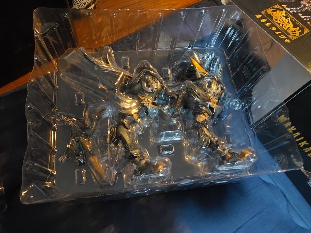 暗黒騎士呀＆ライゴウセット　最強の魔戒騎士