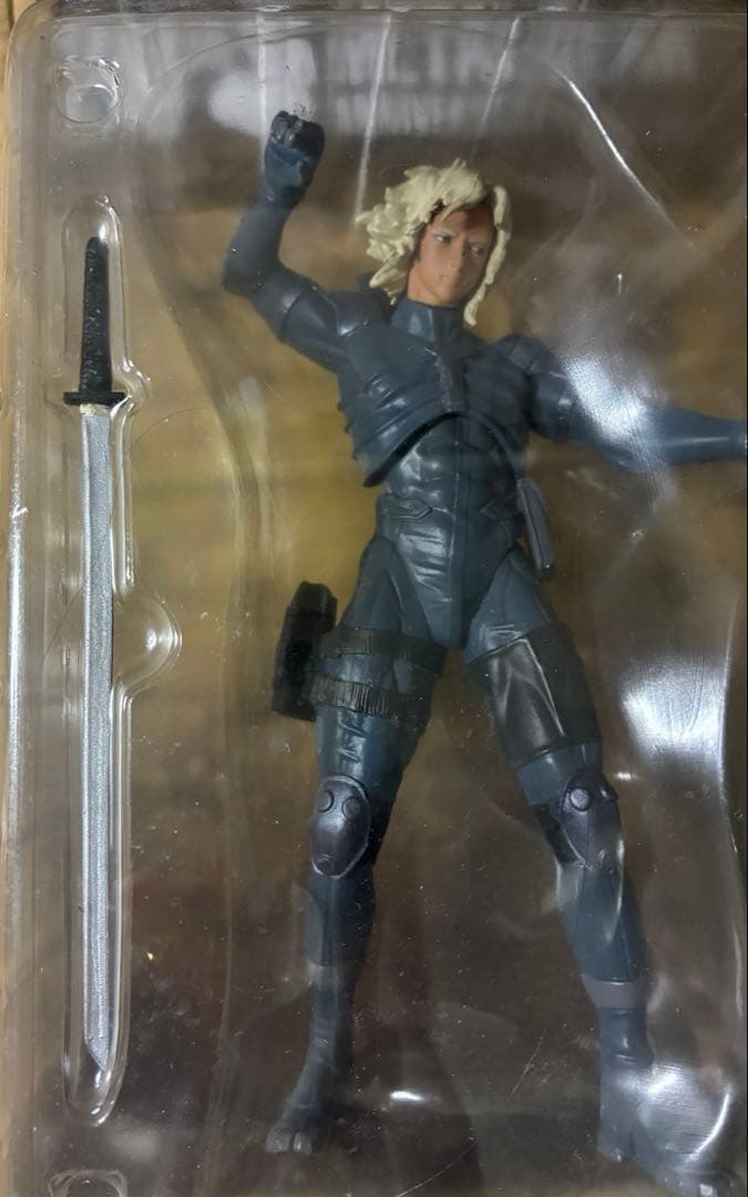 メタルギア　フィギュア　メディコム 雷電　MGS LGEAR