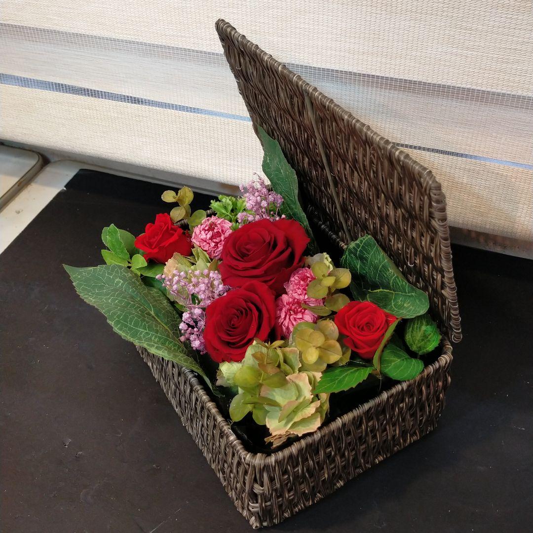 プリザーブドフラワー　赤系色のバラ/カスミソウのボックスフラワー