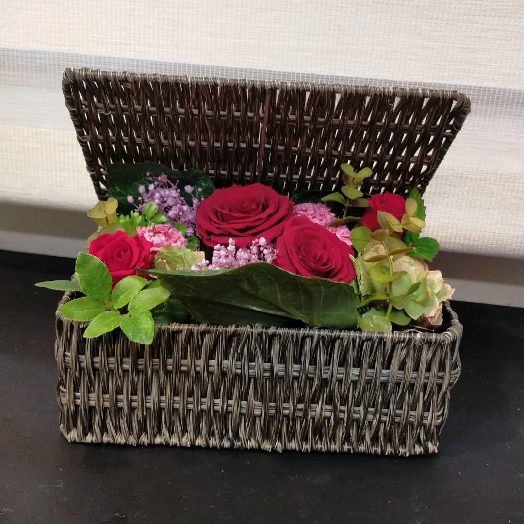 プリザーブドフラワー　赤系色のバラ/カスミソウのボックスフラワー