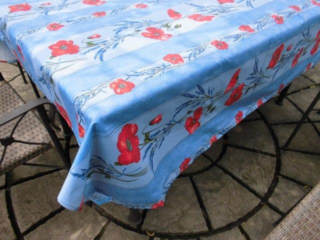 南仏プロバンスプリントテーブルクロス「ポピーとラベンダーブルー」