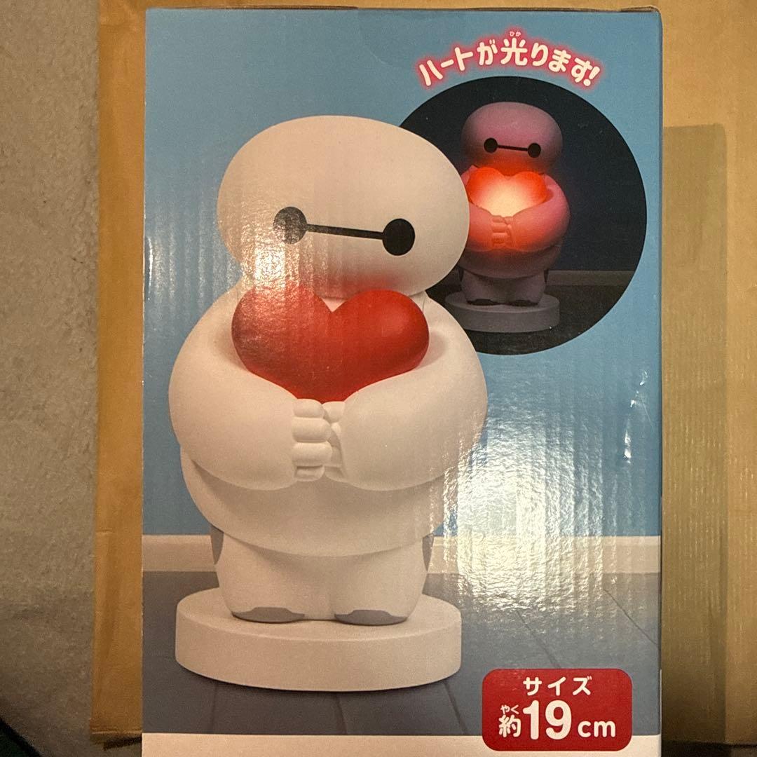 光るフィギュア　ベイマックス