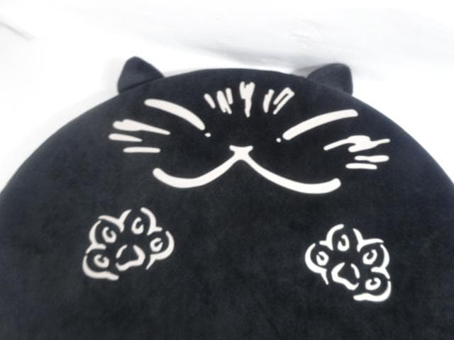 新品　ほっと猫クッション　座布団　耳付き　しっぽ　わちふぃーるど　ダヤン　猫