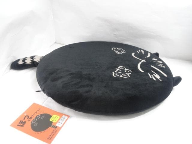 新品　ほっと猫クッション　座布団　耳付き　しっぽ　わちふぃーるど　ダヤン　猫