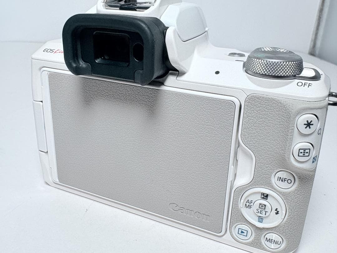 極上品 キヤノン EOS Kiss M ボディ ホワイト