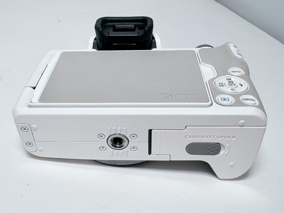 極上品 キヤノン EOS Kiss M ボディ ホワイト