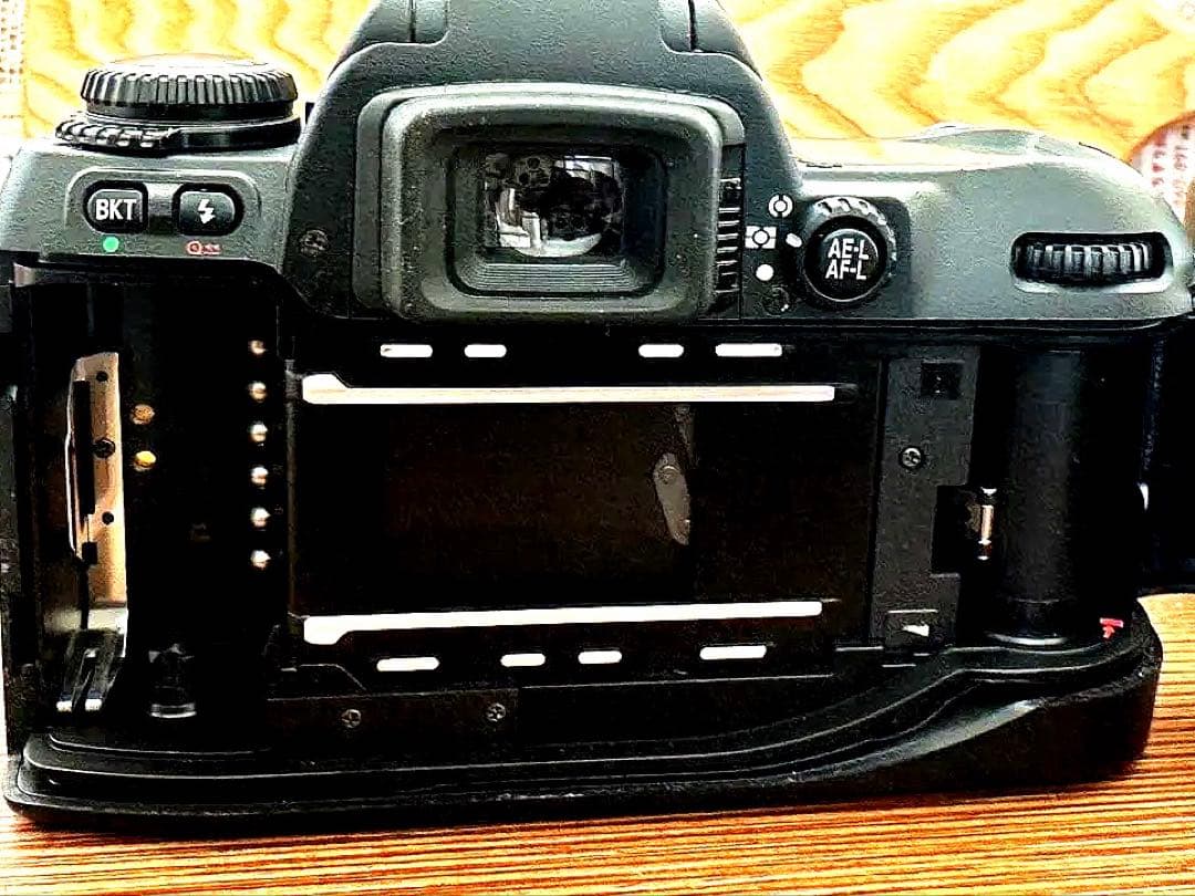 Nikon F80 フィルム一眼レフカメラ　レンズ付き