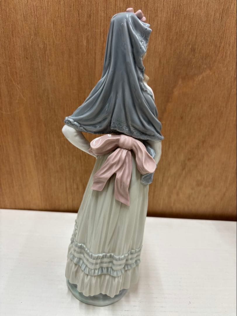 リアドロ ドレス レディ フィギュア 1個