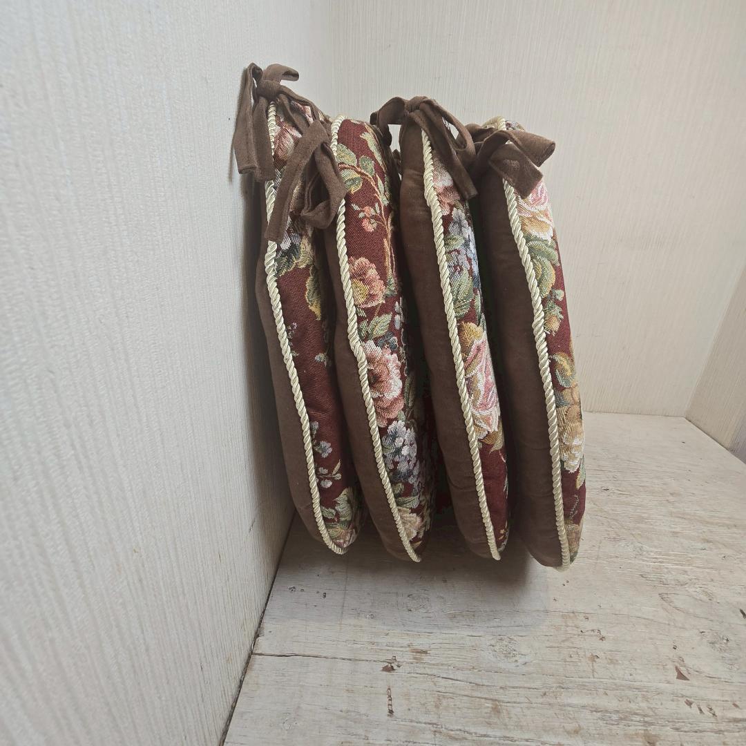 【4個セット】 新品 大判 バテイ クッション 赤 紐付き 薔薇 ローズ 馬蹄