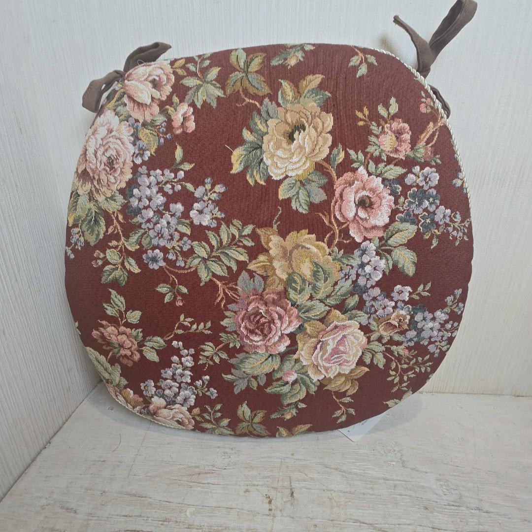 【4個セット】 新品 大判 バテイ クッション 赤 紐付き 薔薇 ローズ 馬蹄