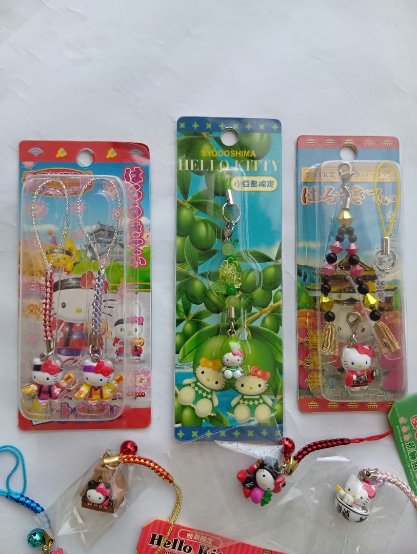 新品　８個まとめ売り　ご当地　キティちゃん　ストラップ