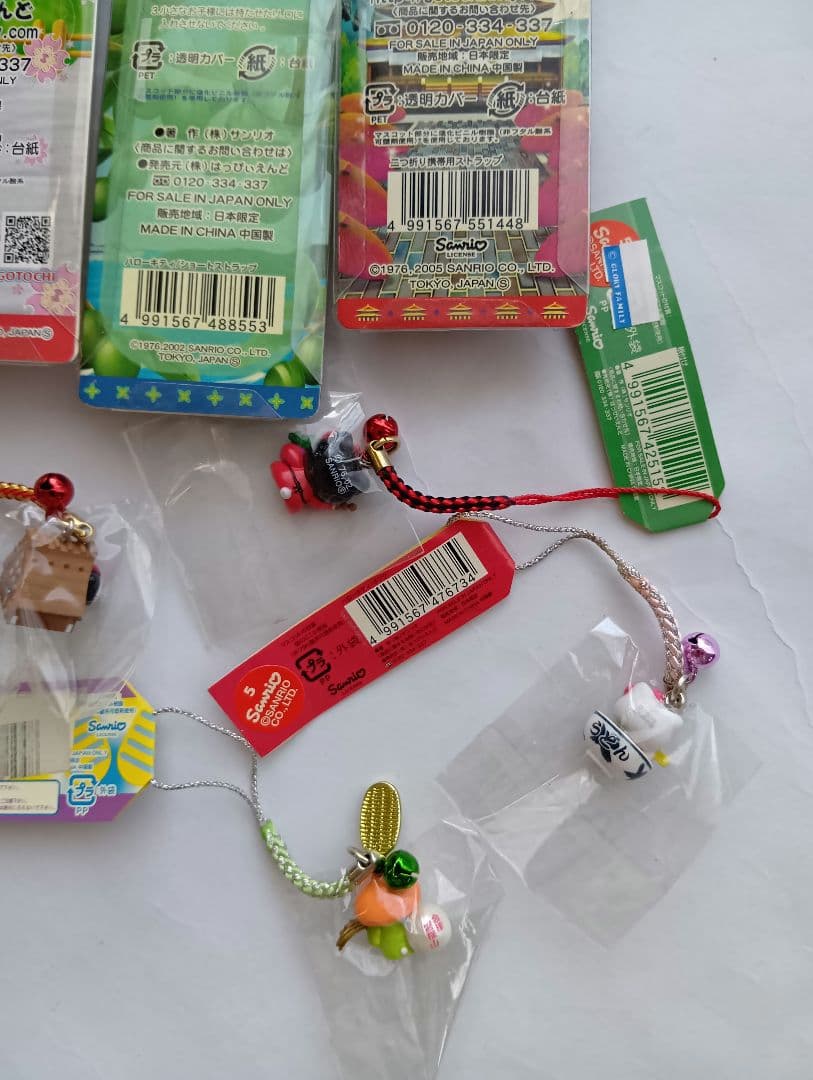 新品　８個まとめ売り　ご当地　キティちゃん　ストラップ