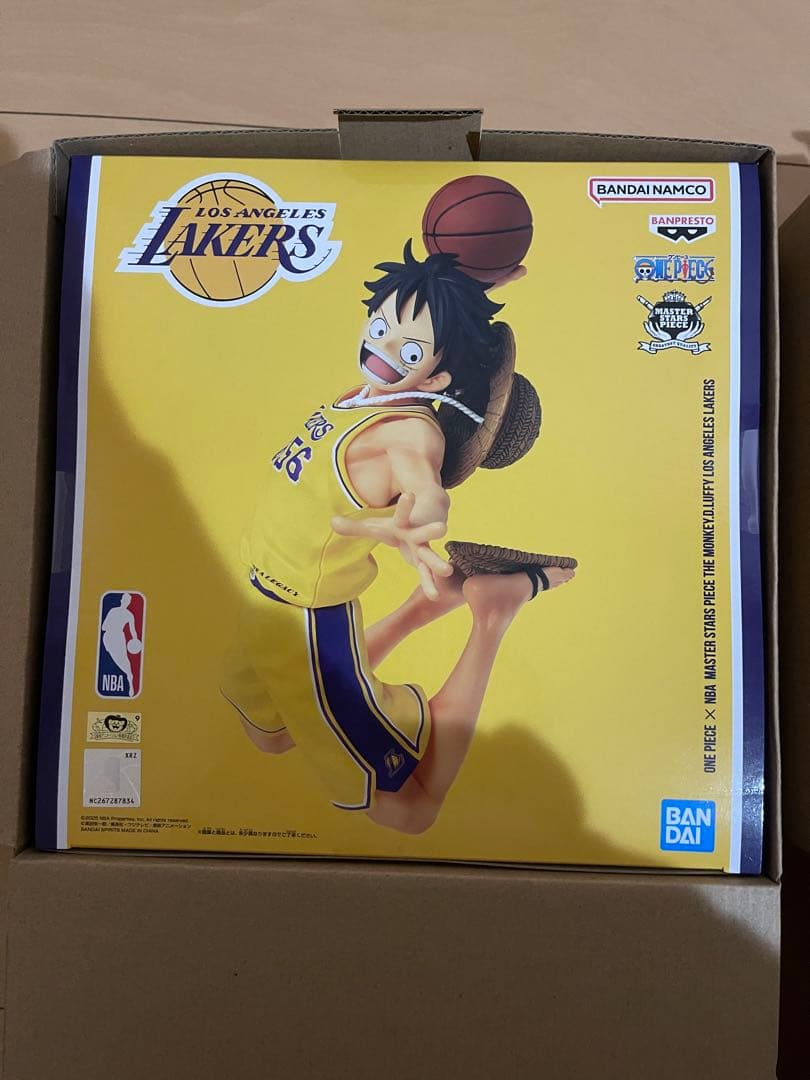 【新品未開封】ワンピース　NBAフィギュア レイカーズ　シカゴブルズ　2点セット