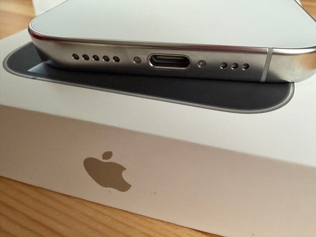iPhone16pro 128GB SIMフリー ホワイトチタニウム