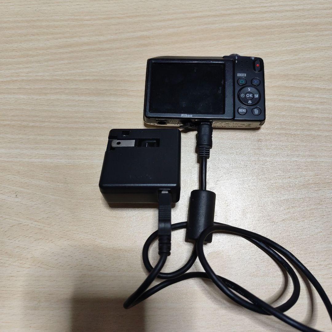 Nikon COOLPIX デジタルカメラ 本体と充電器