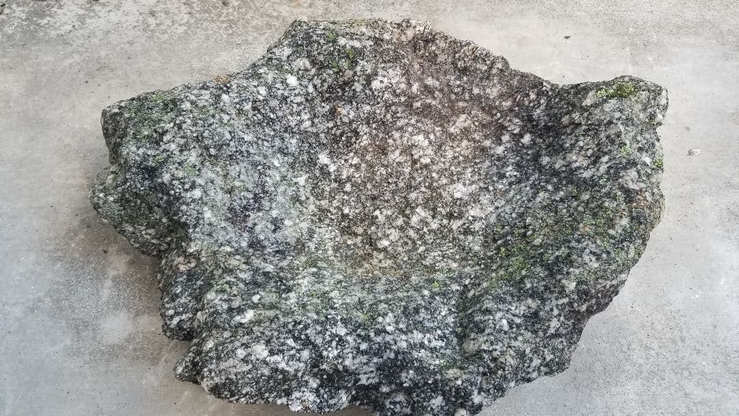 水溜り石　水鉢　センリョクガン　オブジェ　アンティーク　ガーデニング