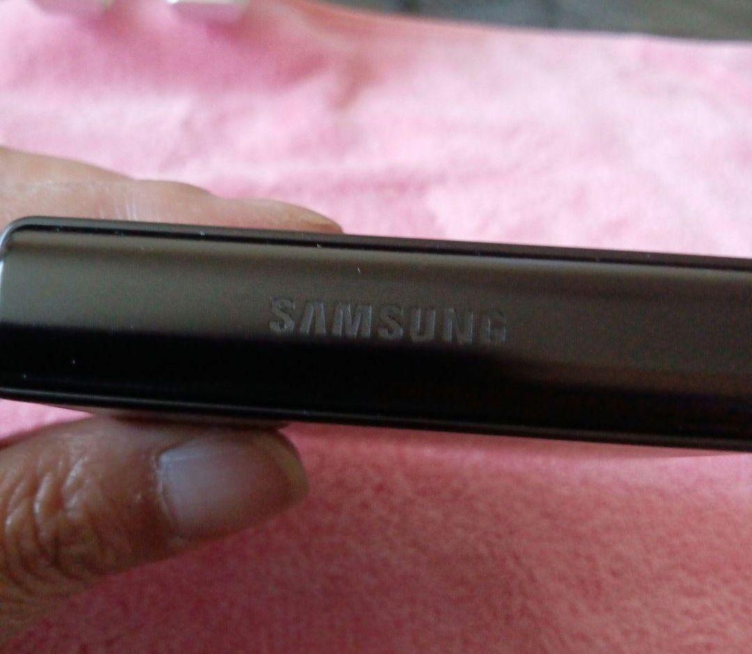 値下げ Samsung Galaxy Z Flip3ブラック 折りたたみ式