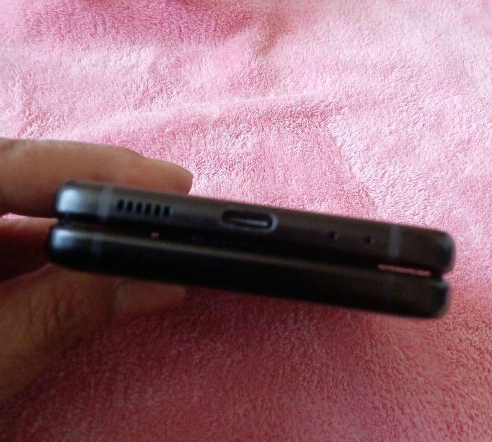 値下げ Samsung Galaxy Z Flip3ブラック 折りたたみ式