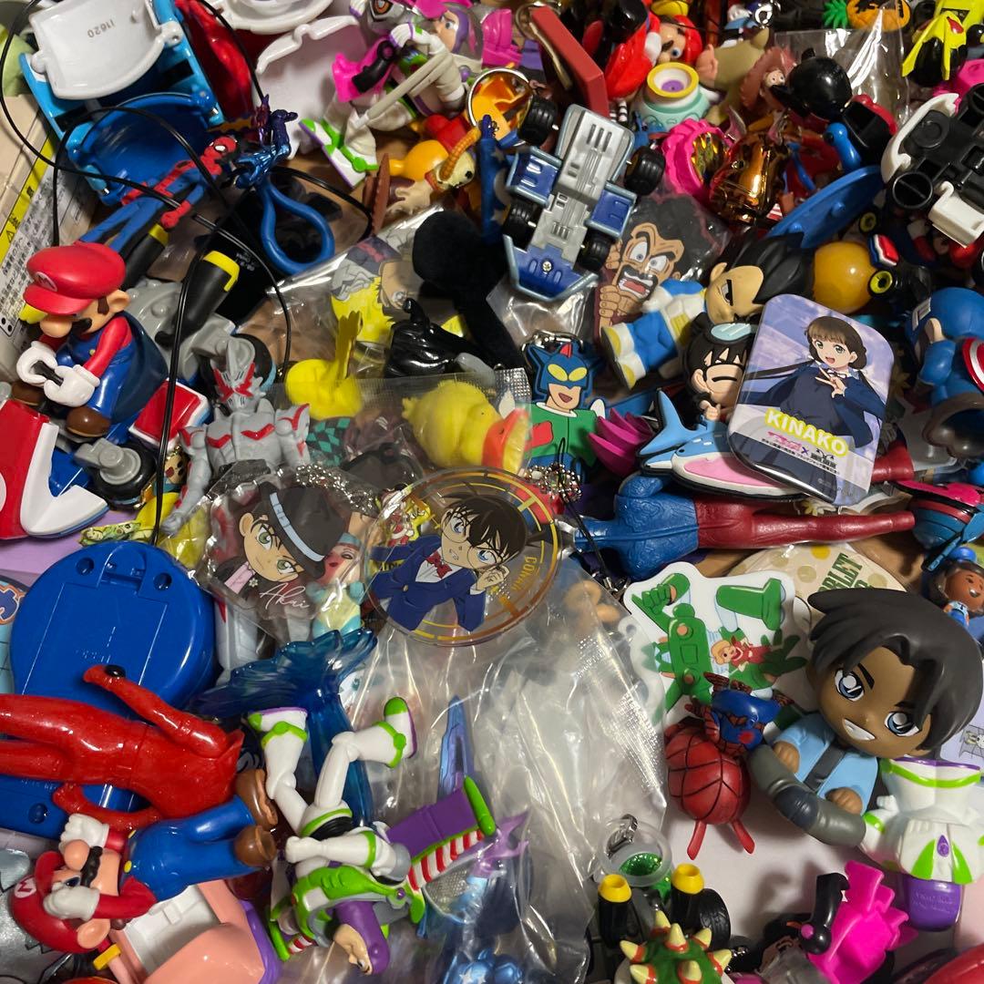 キャラクターグッズ　おもちゃ　まとめ売り　大量120サイズ