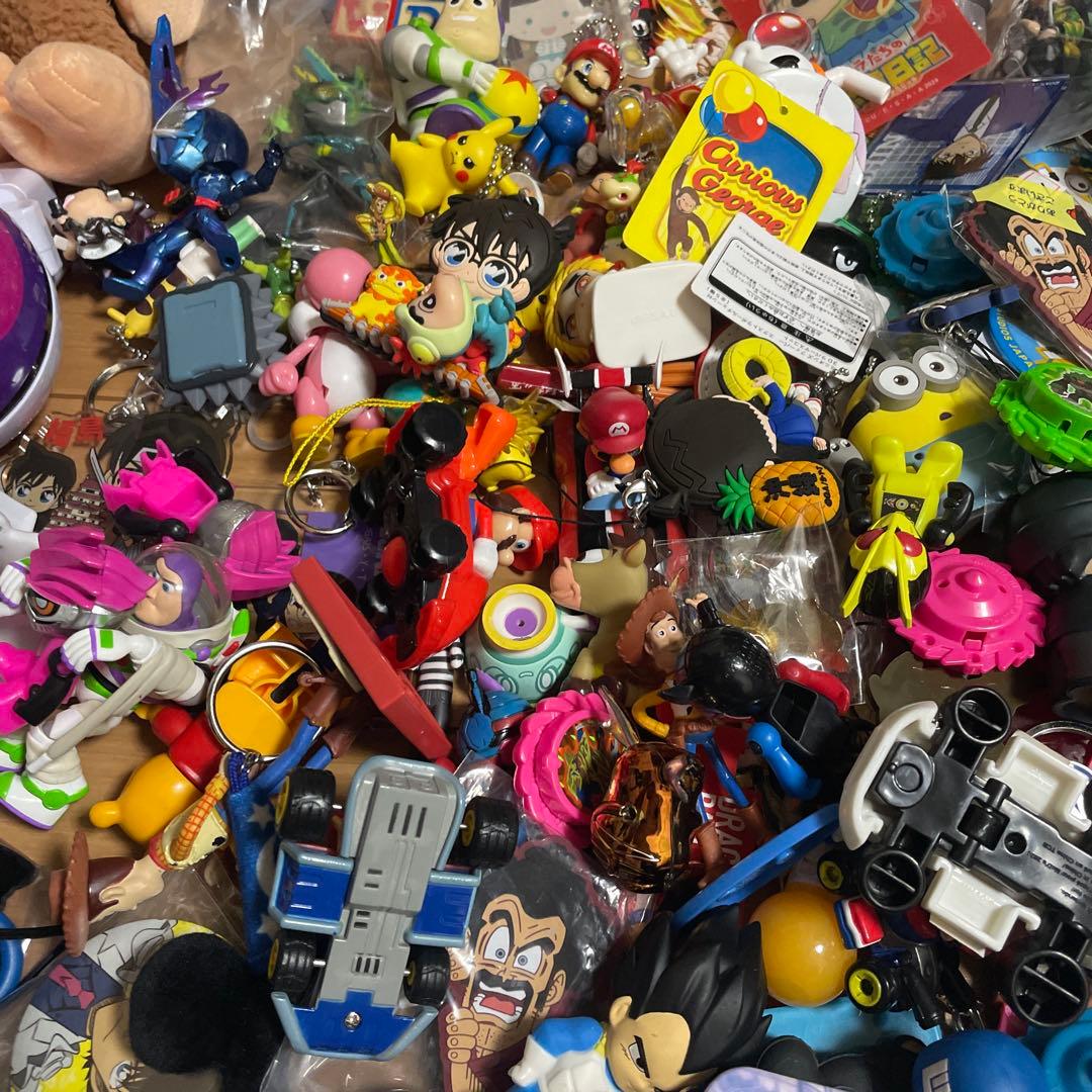 キャラクターグッズ　おもちゃ　まとめ売り　大量120サイズ