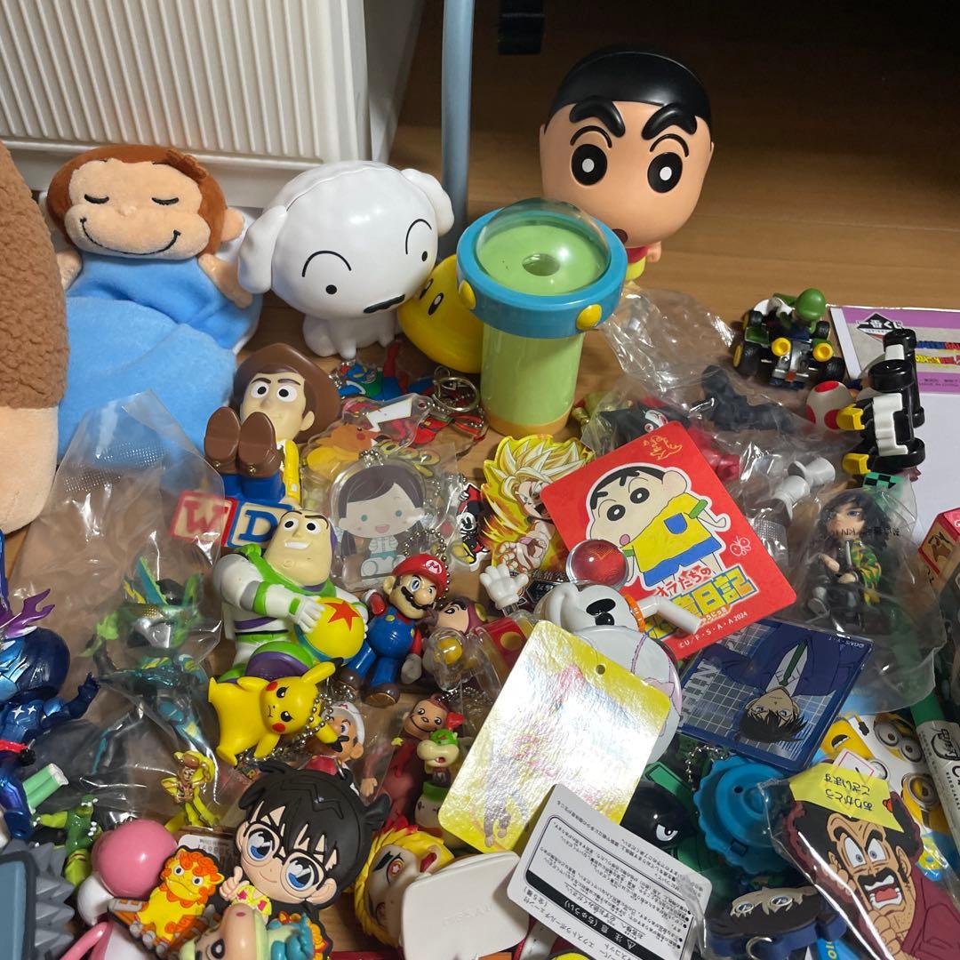 キャラクターグッズ　おもちゃ　まとめ売り　大量120サイズ