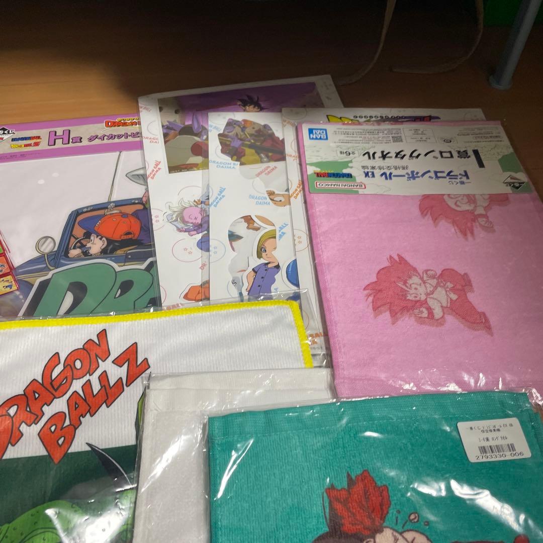 キャラクターグッズ　おもちゃ　まとめ売り　大量120サイズ