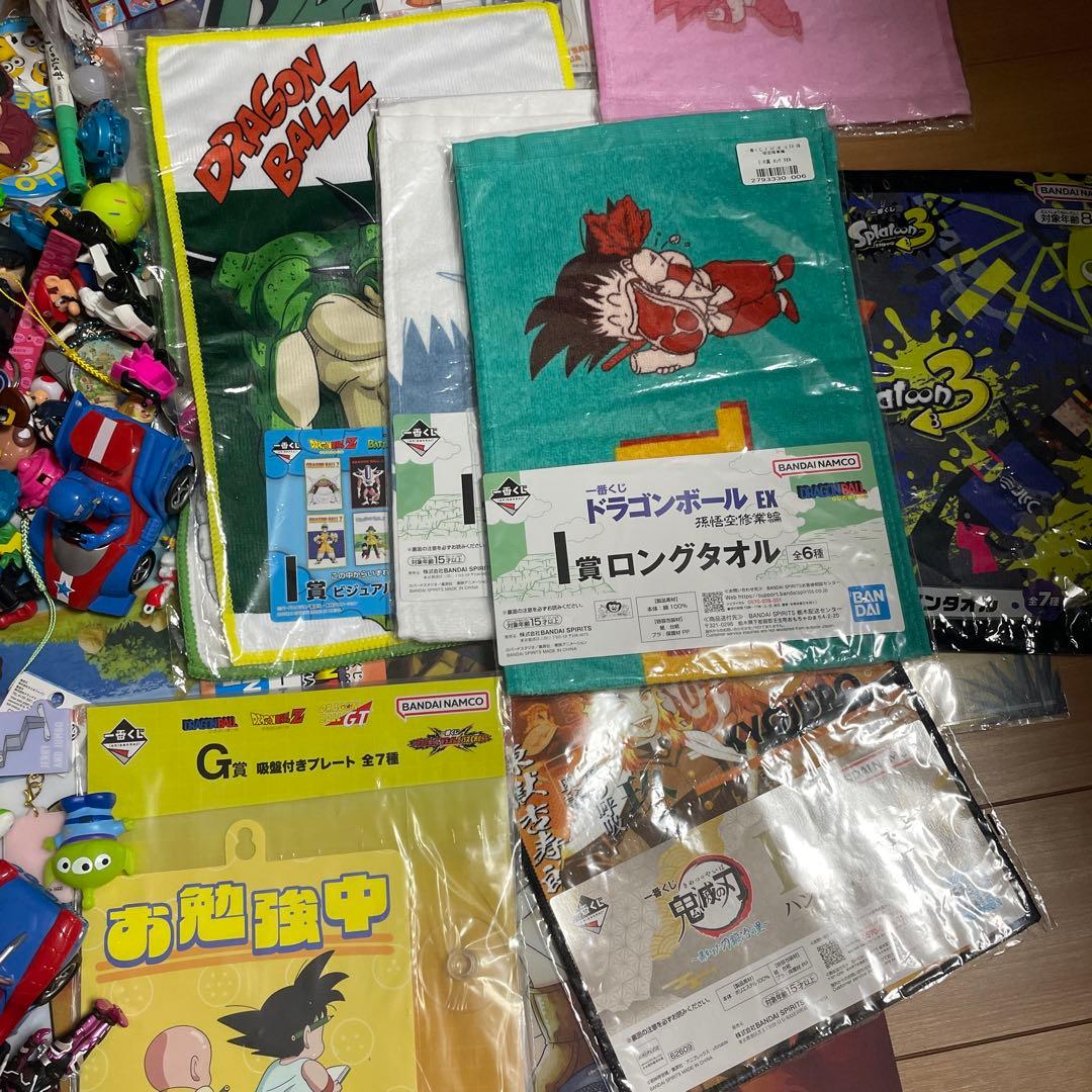 キャラクターグッズ　おもちゃ　まとめ売り　大量120サイズ