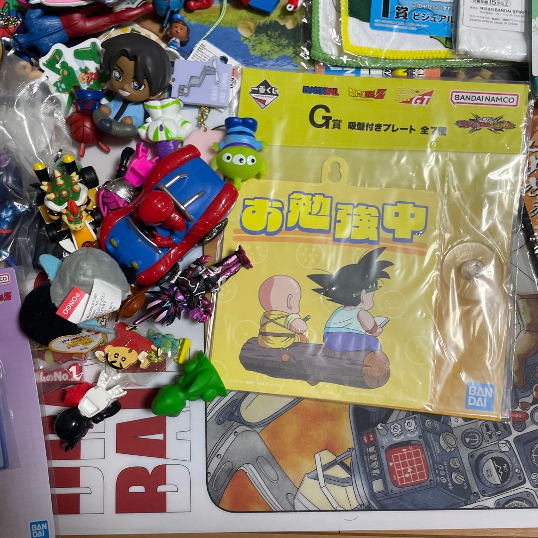 キャラクターグッズ　おもちゃ　まとめ売り　大量120サイズ