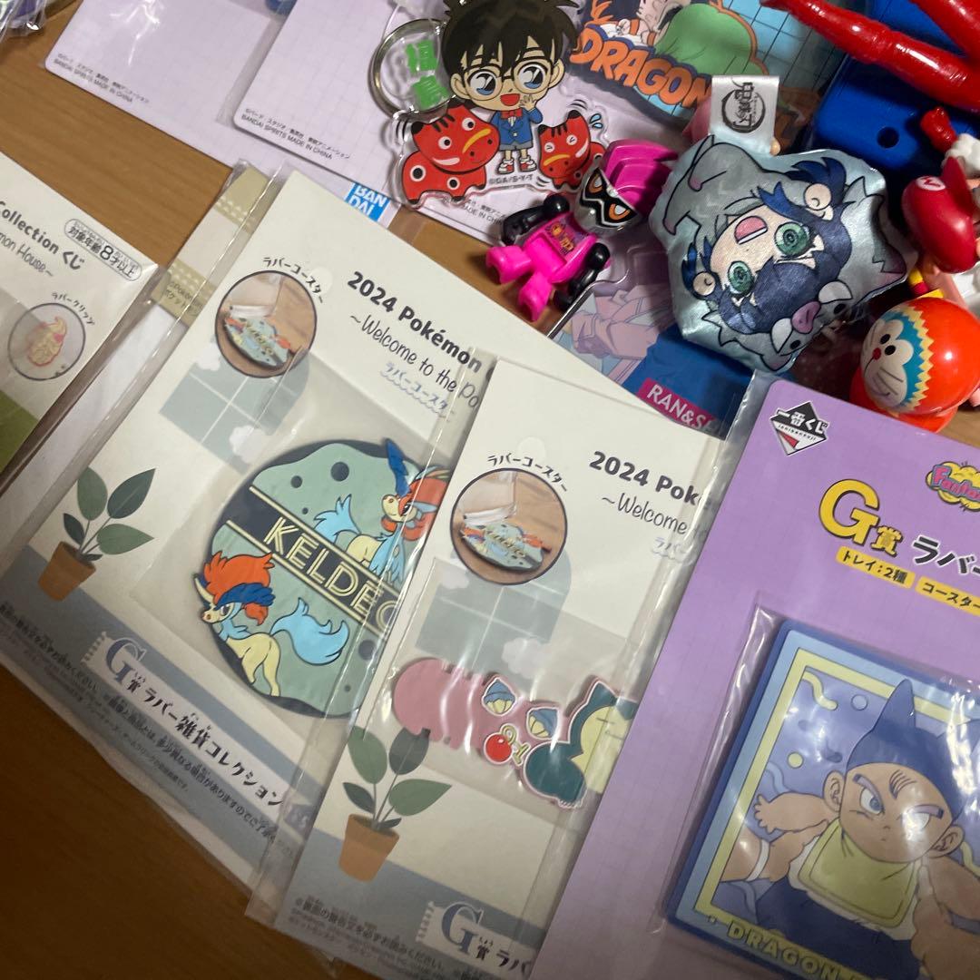 キャラクターグッズ　おもちゃ　まとめ売り　大量120サイズ