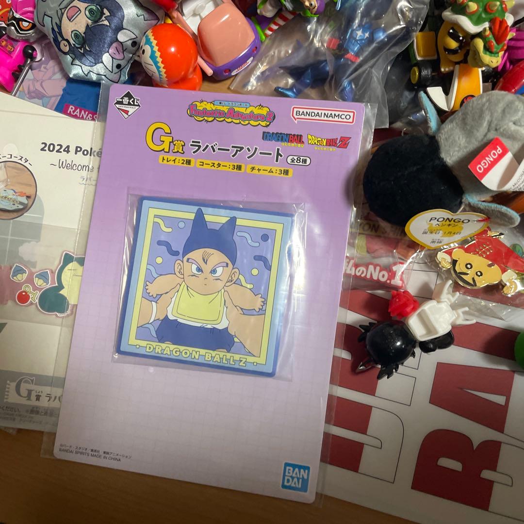 キャラクターグッズ　おもちゃ　まとめ売り　大量120サイズ