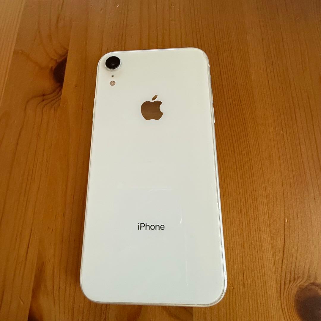 iPhone XR 64GB（白／画面割れあり／バッテリー88％）
