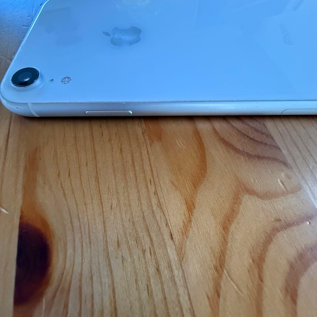 iPhone XR 64GB（白／画面割れあり／バッテリー88％）